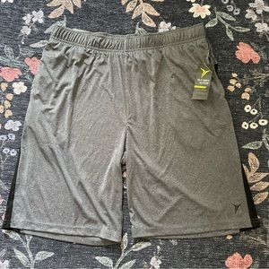 Men’s Old Navy Go Dry Knee Length Athletic Shorts NWT Size L